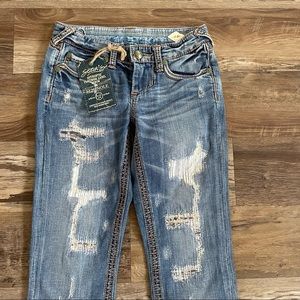 Stitch’s Y2K distressed straight leg jeans 24